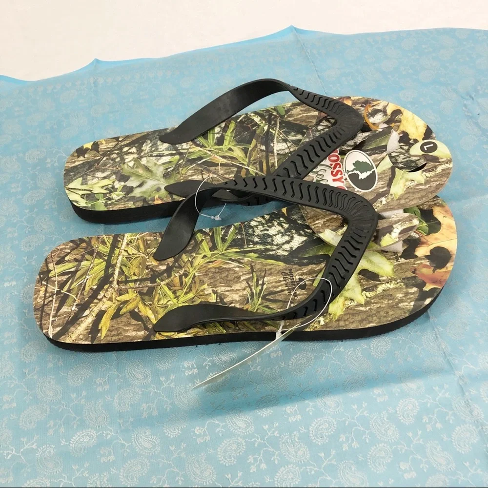 NEW Mens Mossy Oak Camo Flip Flops, Size Large